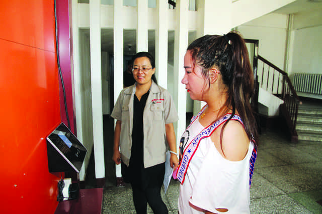 為加強(qiáng)公司機(jī)關(guān)基礎(chǔ)管理，公司機(jī)關(guān)自本月1日起實(shí)行考勤刷臉管理制度